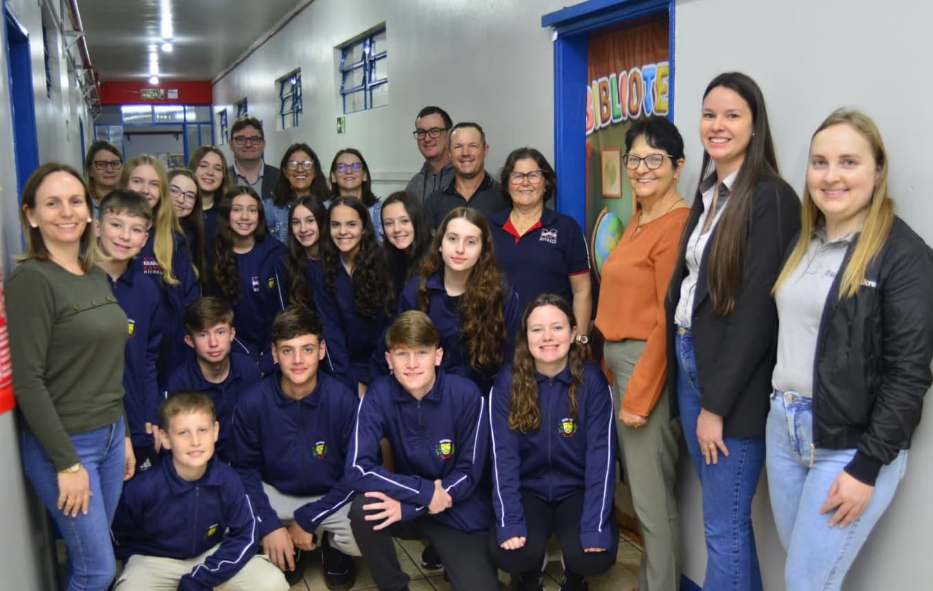 Parceria entre Sicredi Raízes, CPM e Município revitaliza biblioteca da Escola Padre Antonio Michels