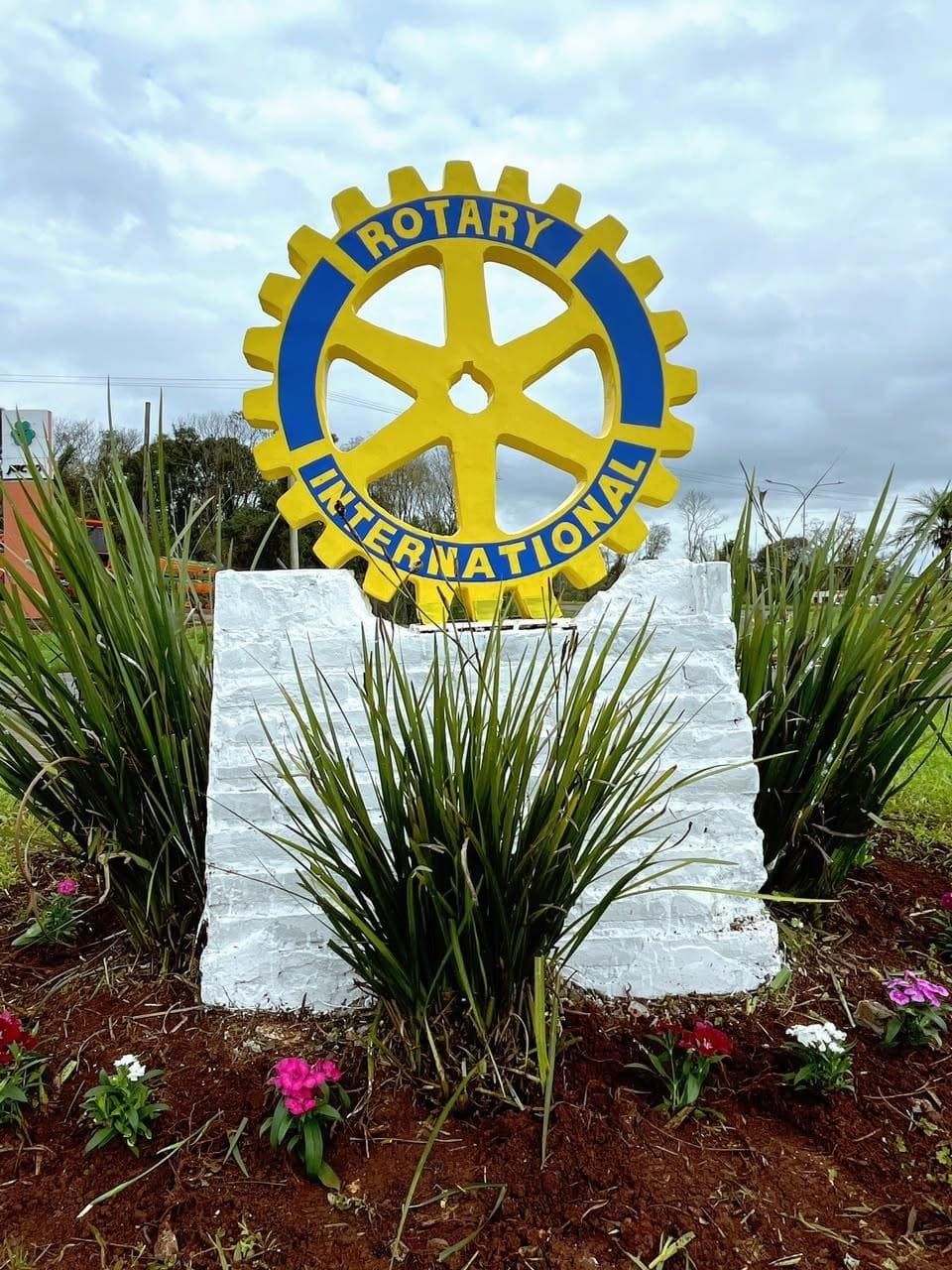 Marco Rotário é inaugurado em Santo Augusto com presença de lideranças do Distrito 4660