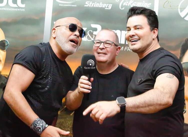 Rick e Renner durante participação na Feicat, em Catuípe (RS), ao lado de Leandro Benetti, diretor da Rádio Águas Claras.