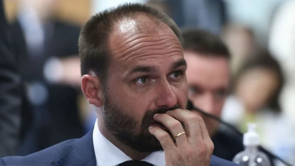 Ministério da Justiça oficializa demissão de Eduardo Bolsonaro da Polícia Federal