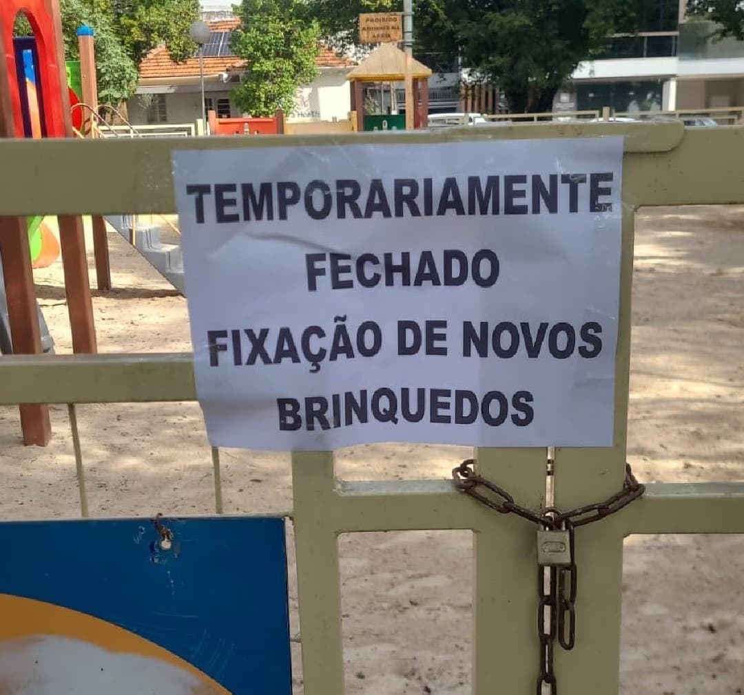 Playground da Praça Pompílio Silva passa por melhorias e segue temporariamente fechado