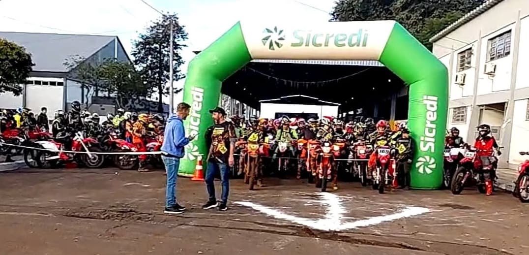 Campo Novo reúne mais de 400 motociclistas em encontro de trilheiros