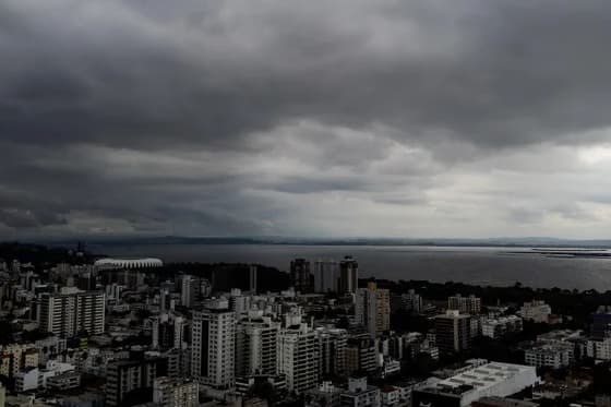Tempestade com vento e granizo: chuva retorna e põe parte do RS em alerta nesta sexta