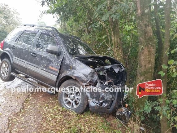 Colisão traseira na RS-342 deixa mulher ferida em Três de Maio