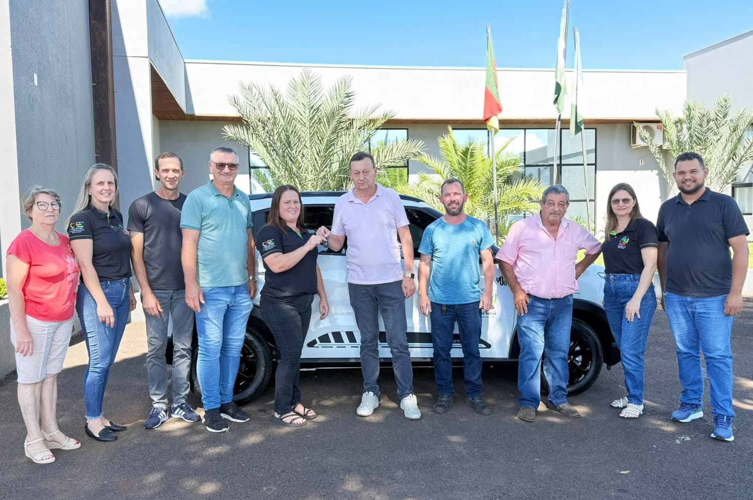 Prefeitura de Sede Nova adquire novo veículo para fortalecer atendimentos na área social