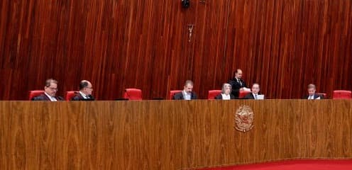 TSE mantém regras atuais e garante voto de presos provisórios em 2026