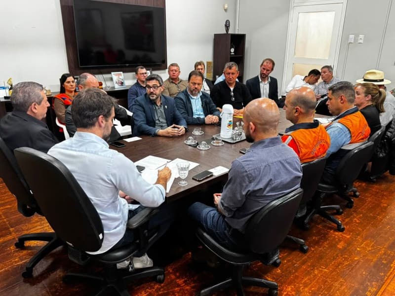 Em visita a Região Noroeste,Governador Eduardo Leite anuncia R$ 1 milhão para municípios atingidos