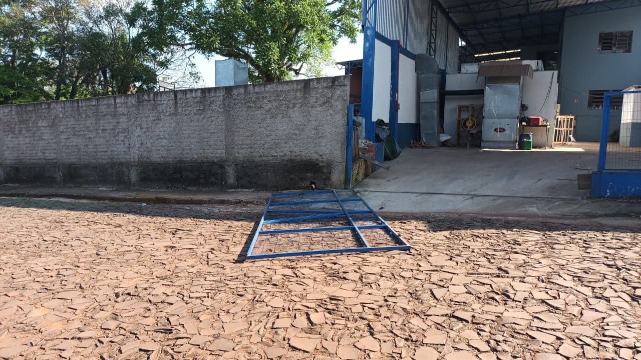Veículo é furtado de dentro do pátio da Vesal Veículos em Santo Augusto