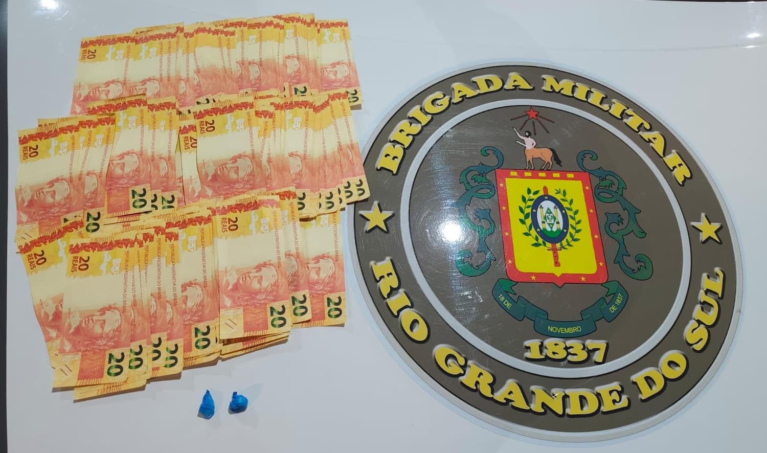 Brigada Militar prende homem com moedas falsas e cocaína durante Operação Cerco Fechado em Três Passos