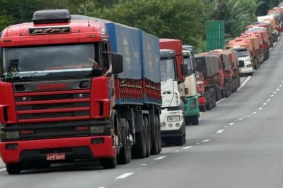 Em meio a ameaças de greve de caminhoneiros, governo anuncia medidas para fiscalizar preço do frete