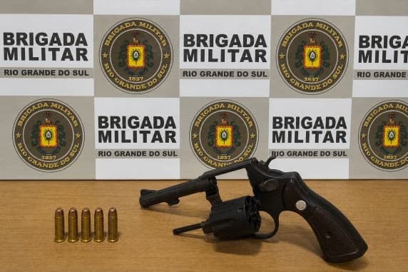 Idoso de 69 anos é preso por posse ilegal de arma de fogo no interior de Alegria