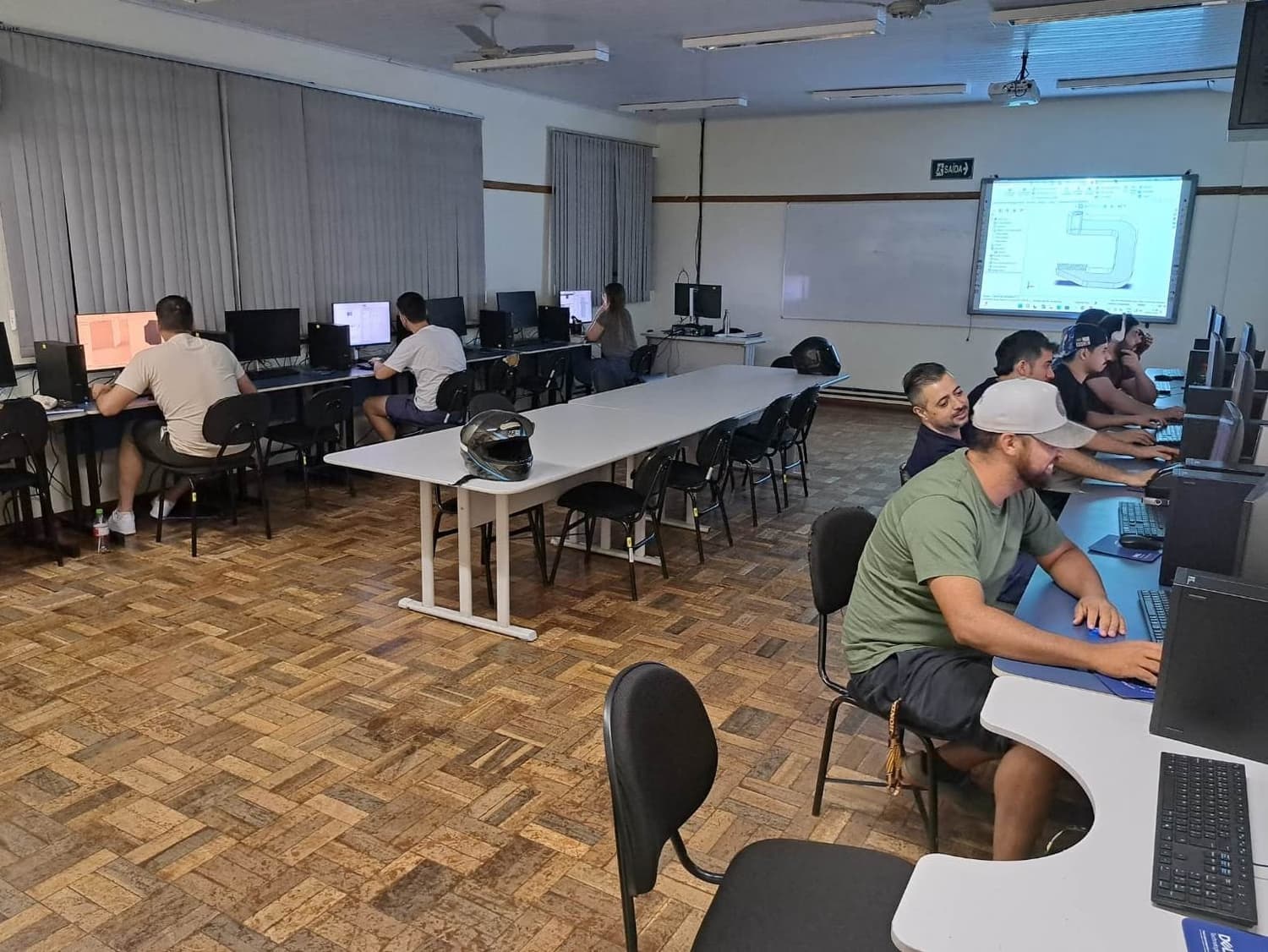 Curso de Desenhista Mecânico inicia segundo semestre de aulas com práticas de SolidWorks