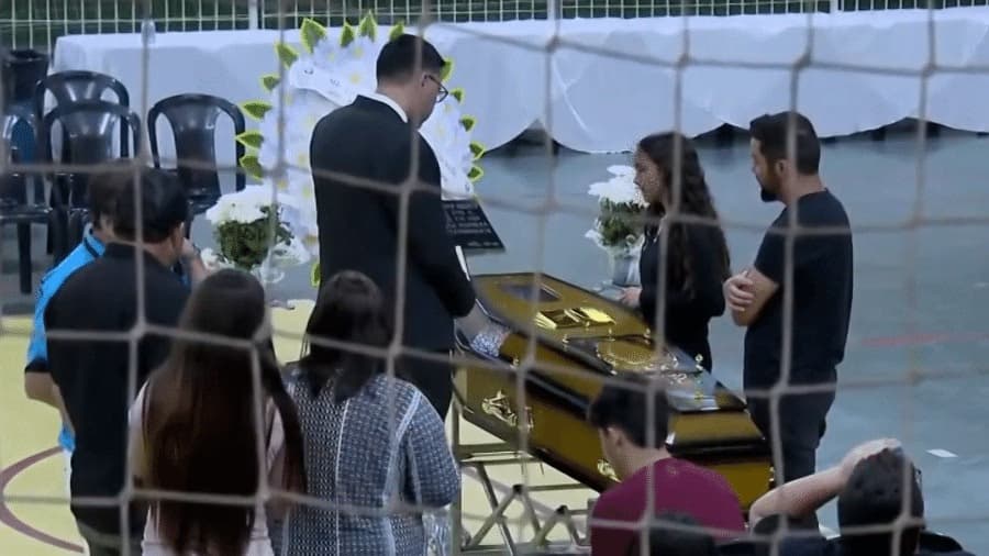 Sete das 23 vítimas de acidente no Paraná são veladas em despedida coletiva em ginásio em Imbituva