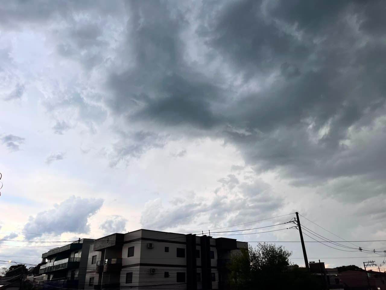  Instabilidades persistem durante a manhã ,mas tempo melhora no decorrer desta quarta-feira