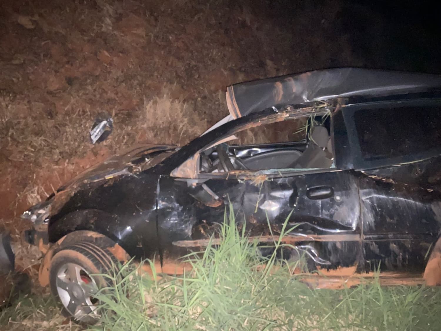 Motorista segue hospitalizado após saída de pista na ERS-571, entre Santo Augusto e Chiapetta