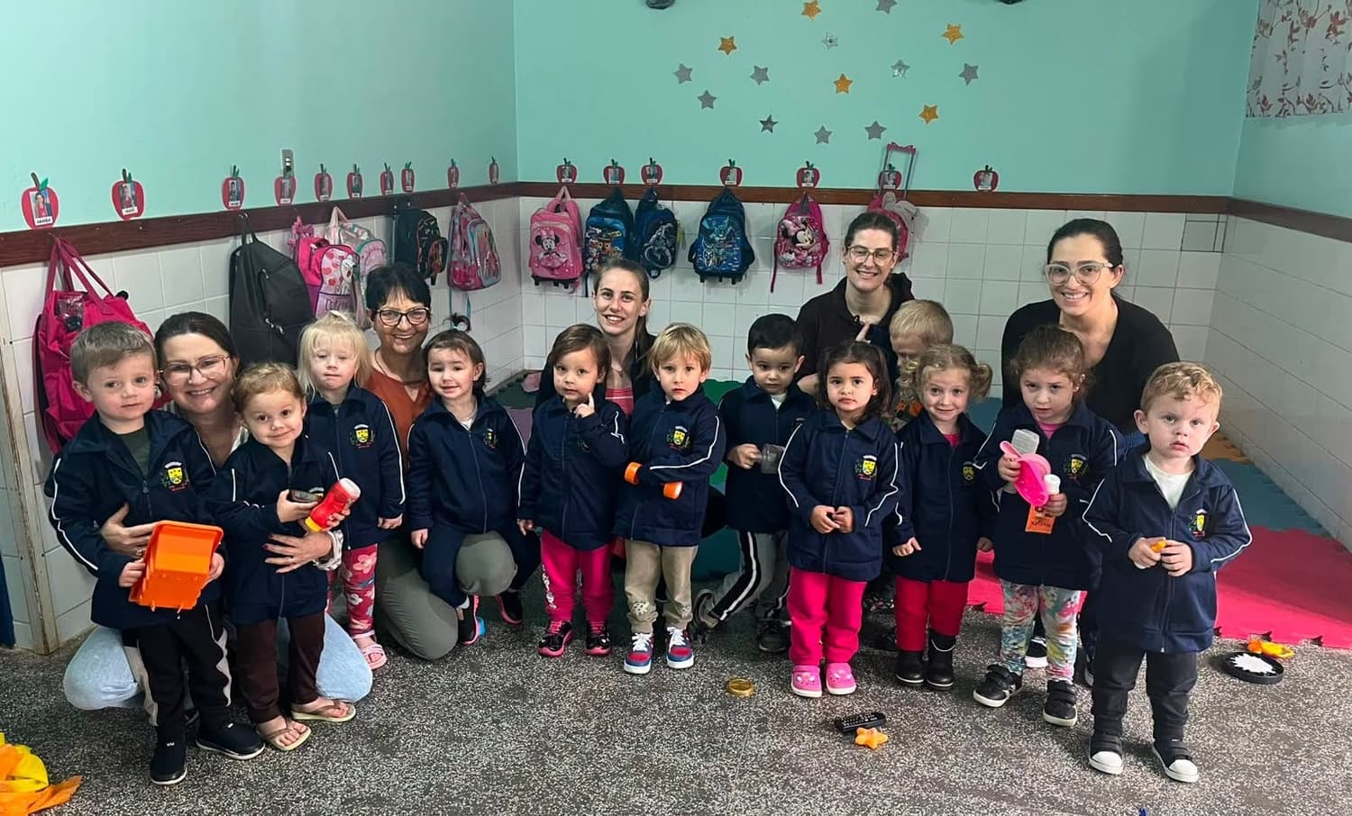 Administração Municipal entrega uniformes escolares para estudantes da Rede Municipal de São Martinho