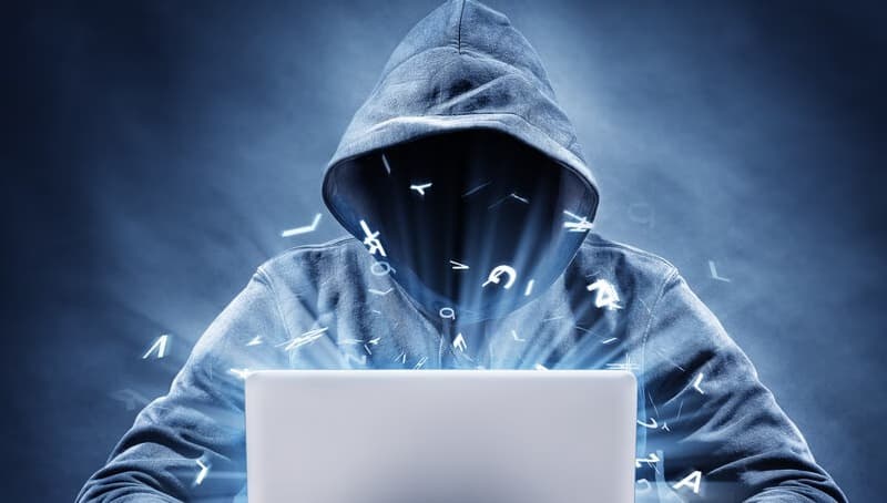 Justiça responsabiliza adolescente por perfil de "fofocas" e exposição de dados no RS