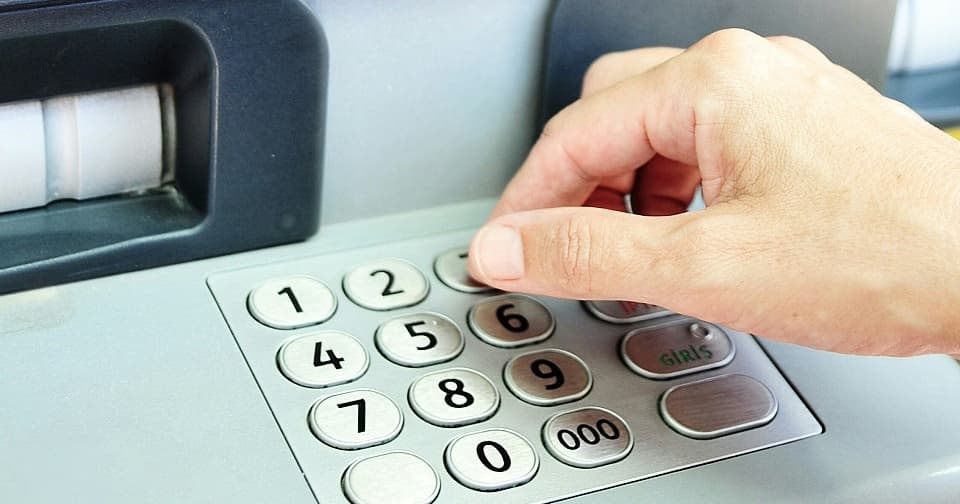 Agências bancárias abrem normalmente nesta segunda (20) 