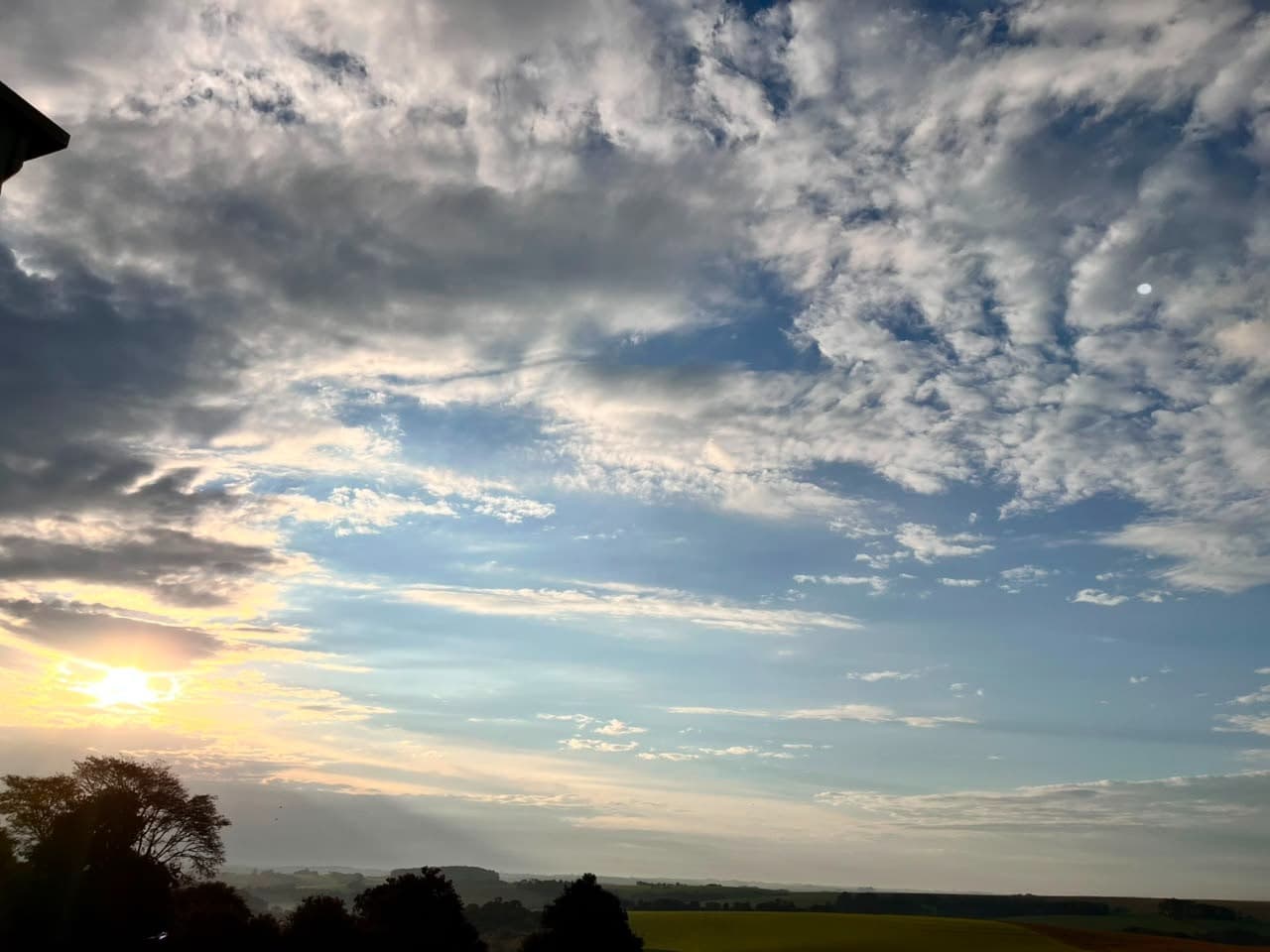 Sexta-feira marca virada no tempo e traz chuva para o RS