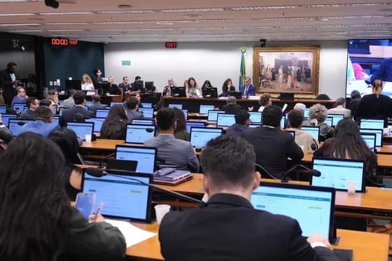 CCJ da Câmara aprova redução da maioridade penal de 18 anos para 16 anos