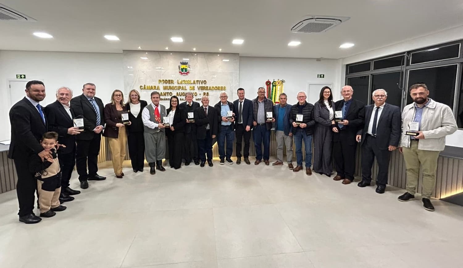 Sessão solene homenageia lideranças pelos 67 anos de Santo Augusto