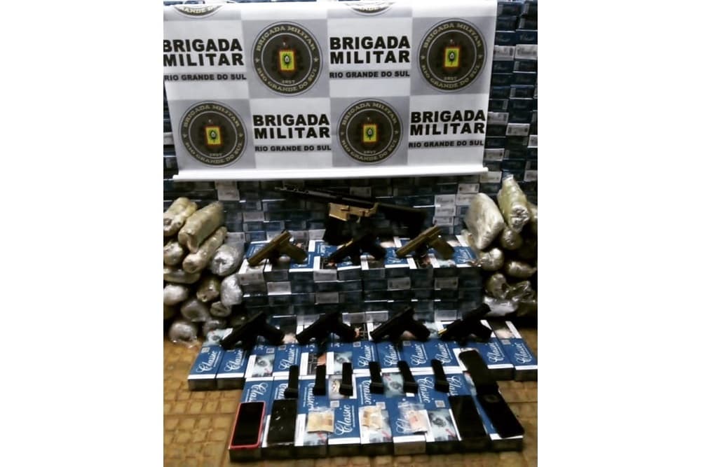 Cinco pessoas são presas; Fuzil e pistolas são apreendidas em São Martinho