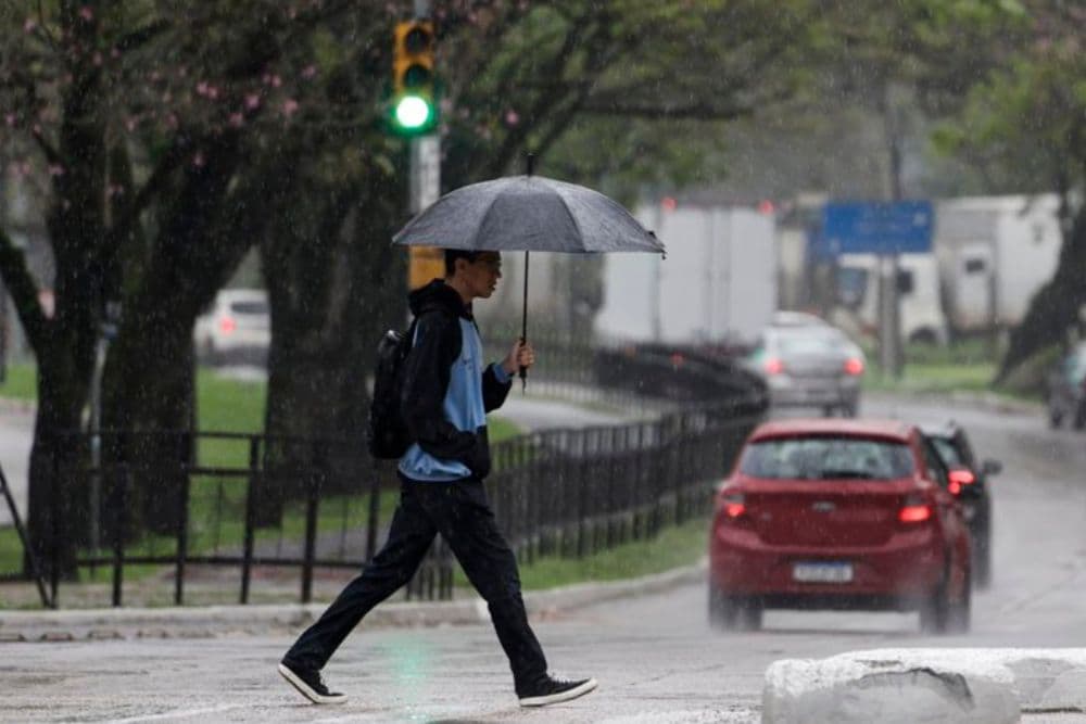 Semana no RS deve começar com temporais e terminar novamente com chuva