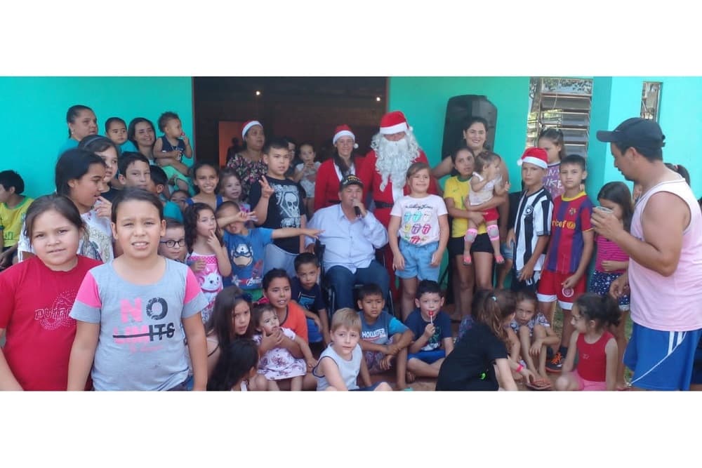 Programação natalina presenteia 120 crianças do bairro Leonizio Gonzatto