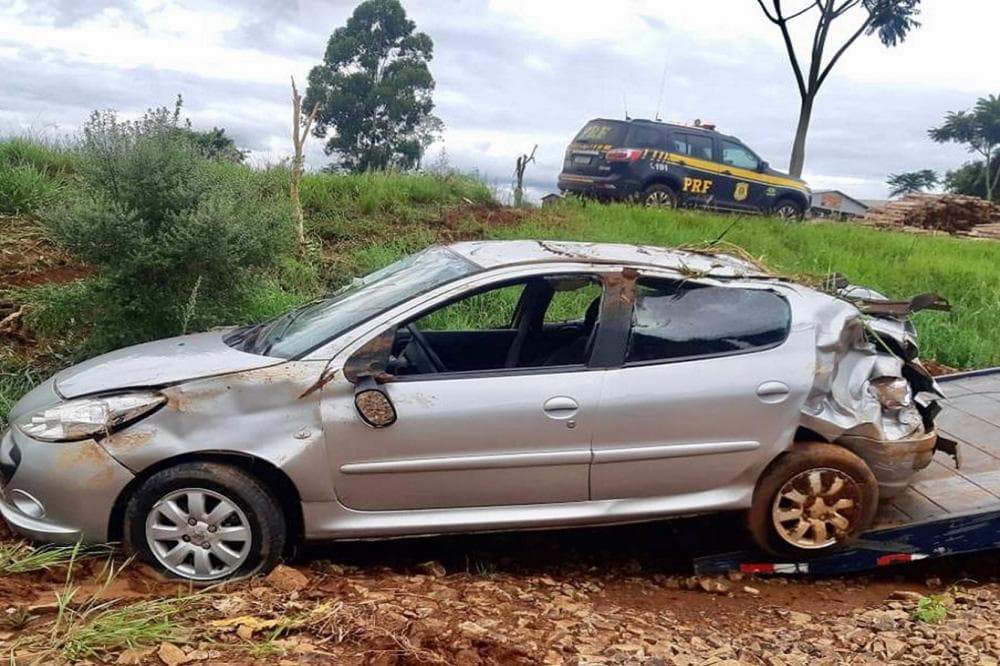 Carro que transitava com 12 pessoas se envolve em acidente em Seberi