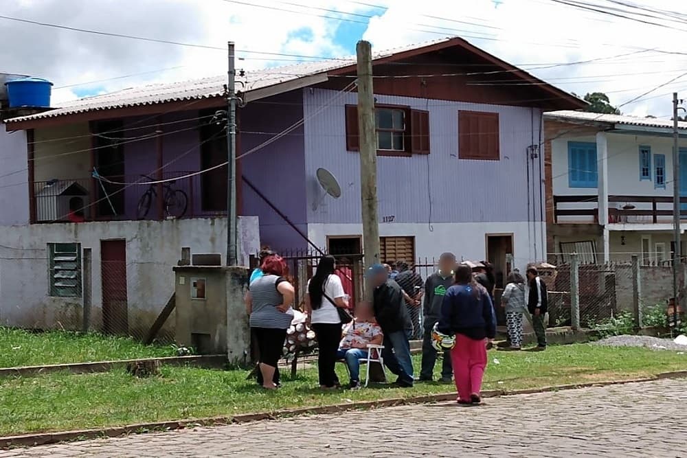 Casal e criança de 4 anos são encontrados mortos dentro de casa em Caxias do Sul