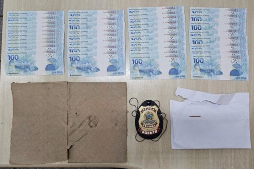 Jovem é presa ao receber notas de dinheiro falsas através dos Correios em Cruz Alta