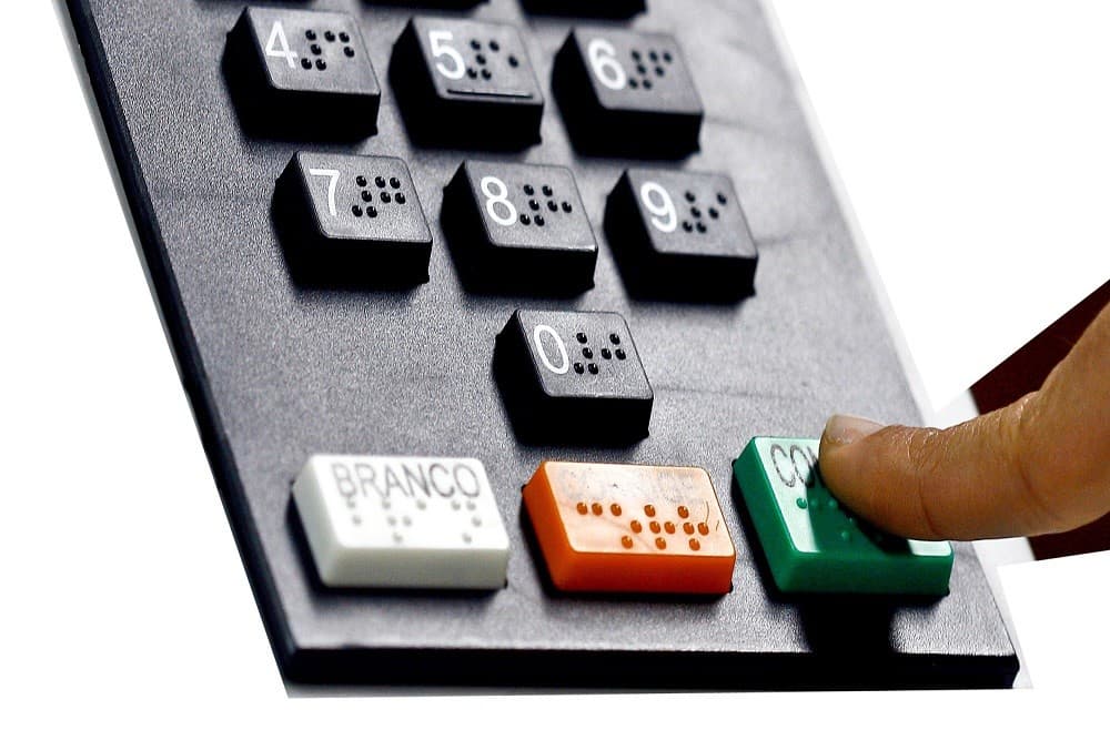 É falso que a Justiça Eleitoral esteja cancelando título de quem tem mais de 70 anos