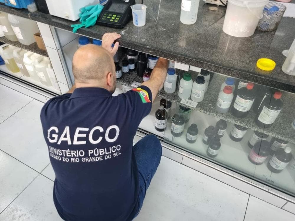 Operação Leite Compen$ado 13 – “O Alquimista”: MP identifica produção em taquara com soda cáustica, água oxigenada e até pelos