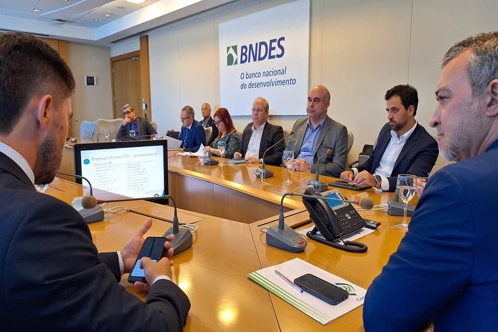 Lideranças buscam linhas de crédito no BNDES para reconstrução do Frigorífico Mais Frango, de Miraguaí