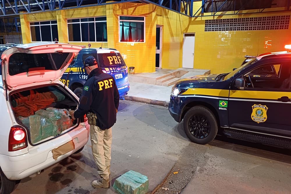 PRF prende casal transportando mais de meia tonelada de maconha