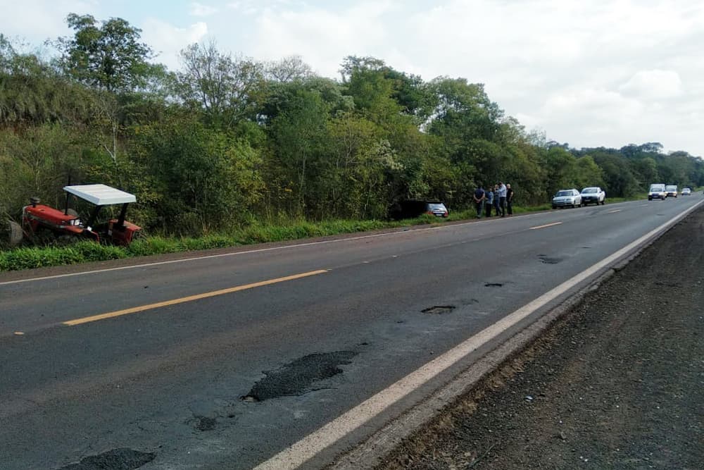 Grave acidente envolve veículo e trator na RS-210 em São Martinho