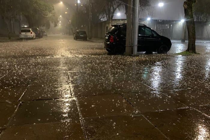 Chuva de granizo é registrada em cidades do RS