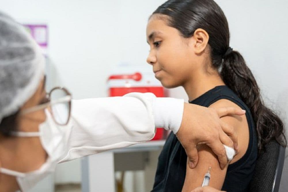 Vacinação contra HPV para jovens de 15 a 19 anos é prorrogada até final de 2025 no Estado
