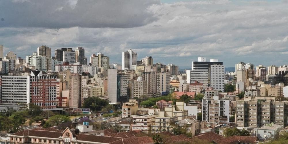 Sol aparece, mas chuva avança pelo RS ao longo da quinta-feira