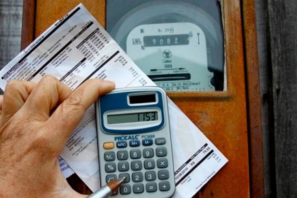 Conta de luz seguirá com custo adicional em outubro, informa Aneel