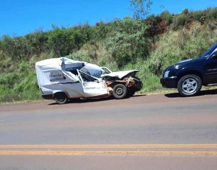 Acidente em Coronel Bicaco deixa veículo com a parte frontal destruída