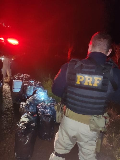 PRF prende contrabandista e carga de herbicida de uso proibido em Campo Novo