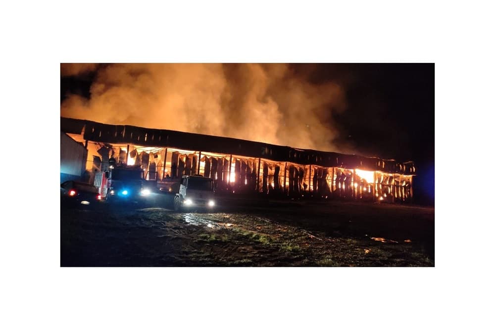 Incêndio de grandes proporções atinge empresa de exportação de maçãs em Vacaria