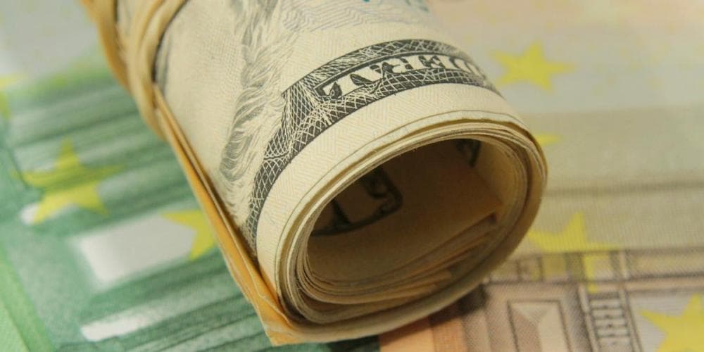 Dólar fecha a R$ 5,23 em dia volátil na expectativa por agenda da semana