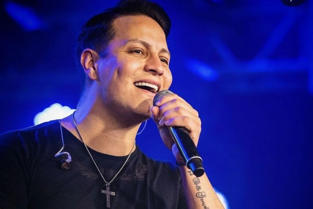 Paulinho Dill deixa o quadro societário da banda Os Atuais após decisão conjunta