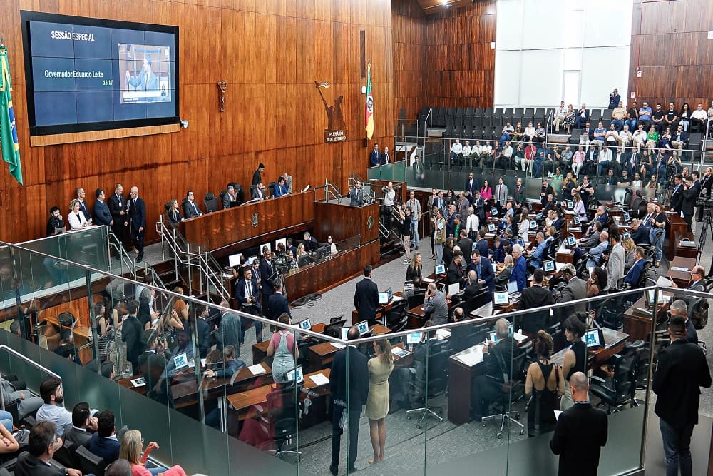 Leite mandará à Assembleia projeto que reajusta salário do magistério estadual em 3,62%
