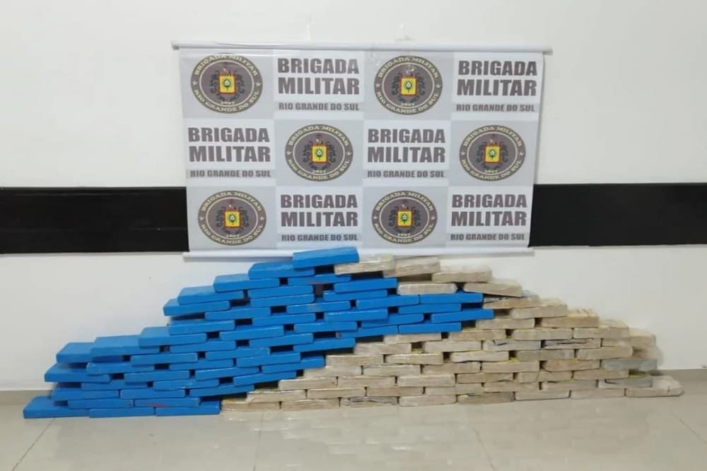 PRE apreende mais de 100 kg de drogas em abordagem na ERS 155, em Santo Augusto