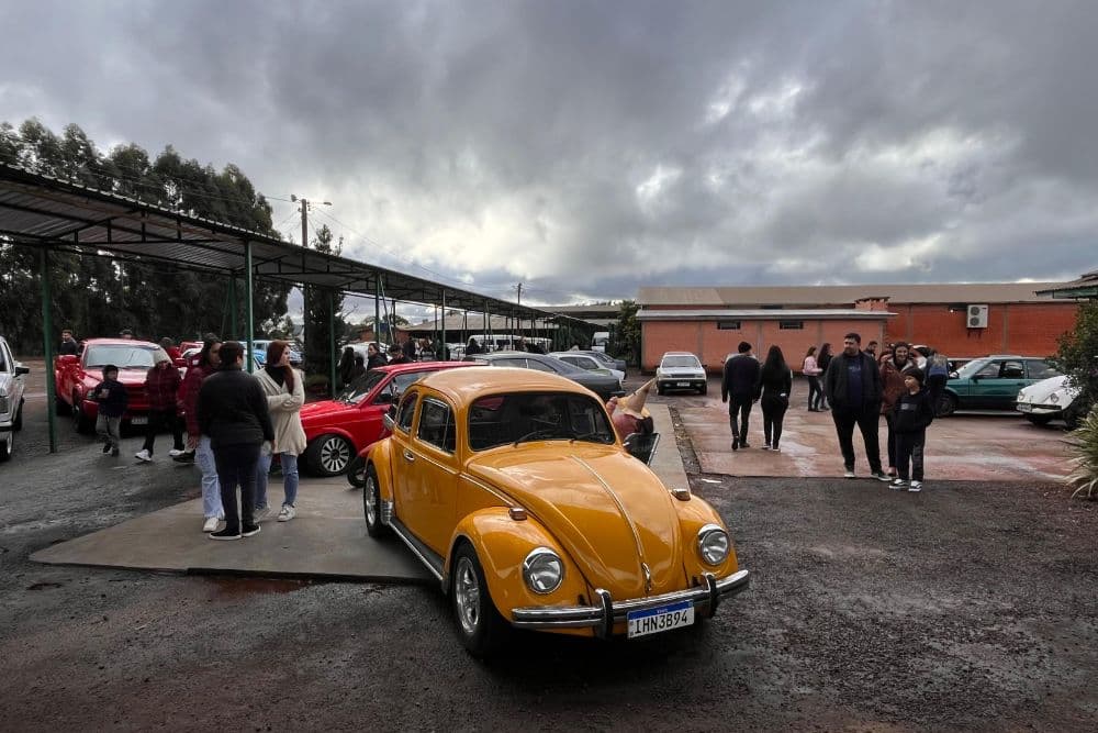 FOTOS| 1º Encontro de Carros Antigos de Santo Augusto reúne apaixonados por automobilismo no Parque de Exposições