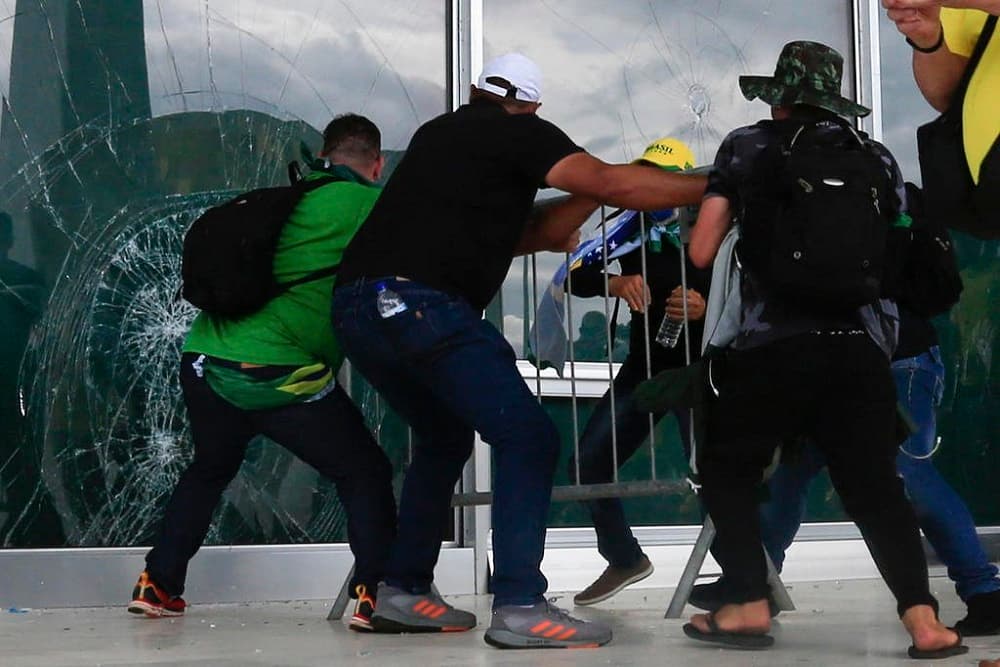 Lula determina intervenção na área de segurança pública no Distrito Federal