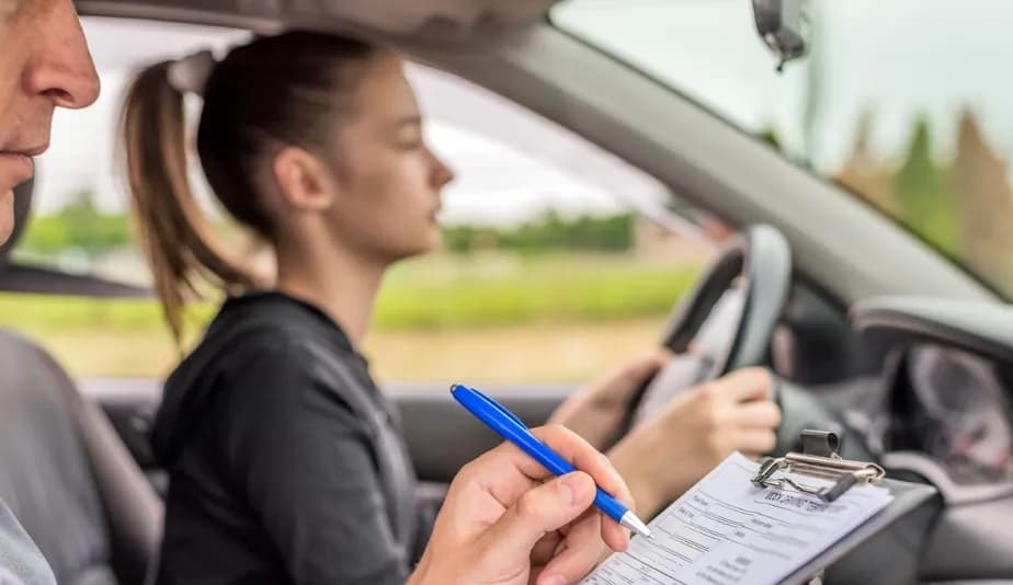 Projeto quer alterar código de trânsito e dar Permissão para Dirigir para menores de idade